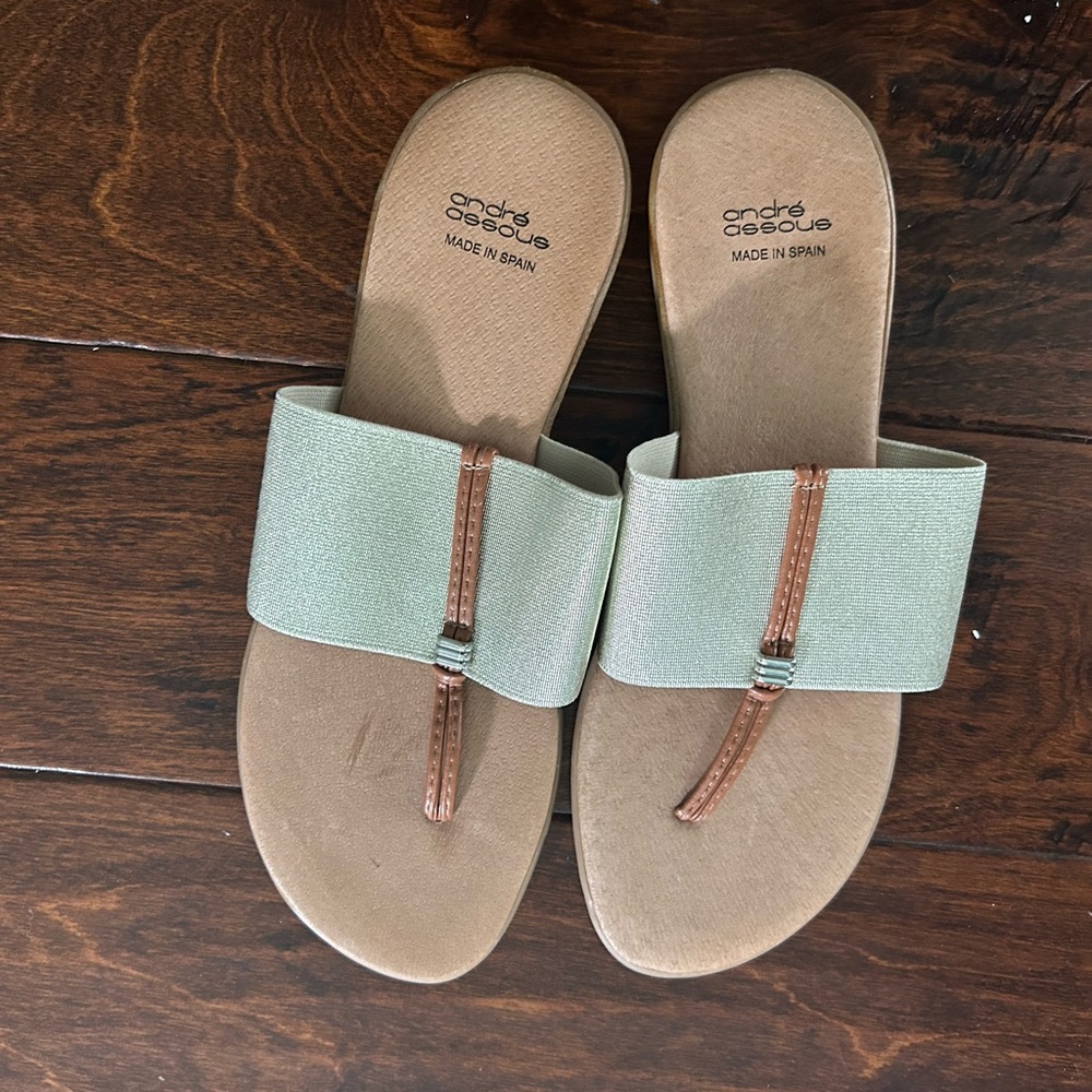 Andre Assous metallic featherweight sandals size 9